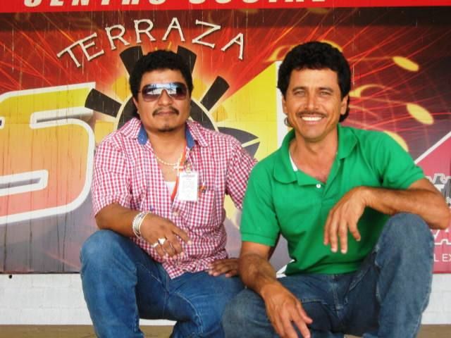 aqui mi compa rene y su servidor de todos uds antonio mtz