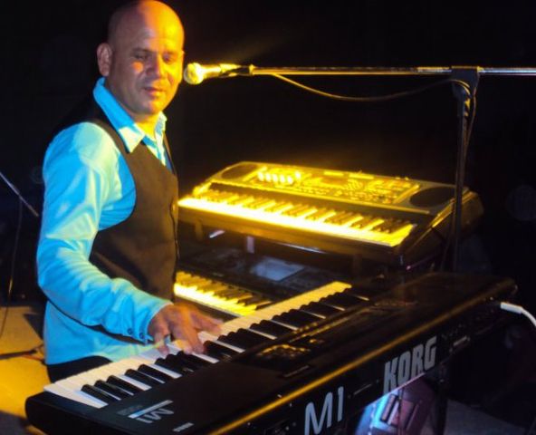 HORACIO Y SUS TECLADOS